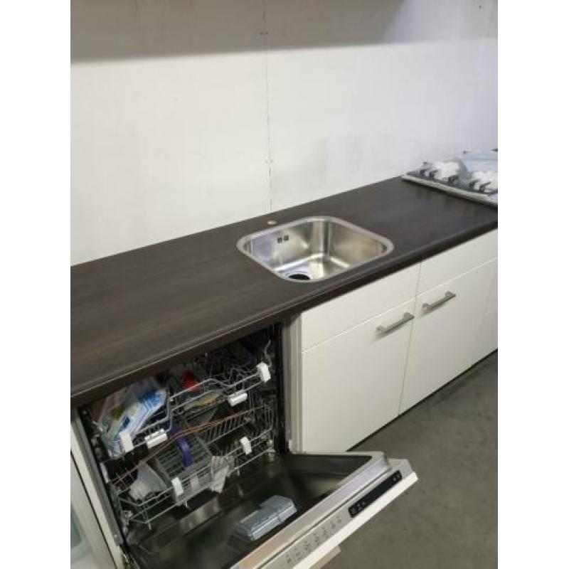 INNOVARE Keukens: Kwaliteit Showroomkeuken ca. 340 cm !