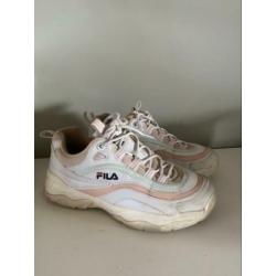 Fila Ray maat 38 (valt ruim) zo goed als nieuw