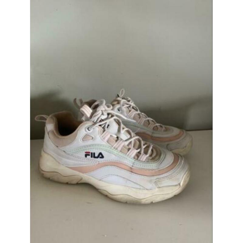 Fila Ray maat 38 (valt ruim) zo goed als nieuw