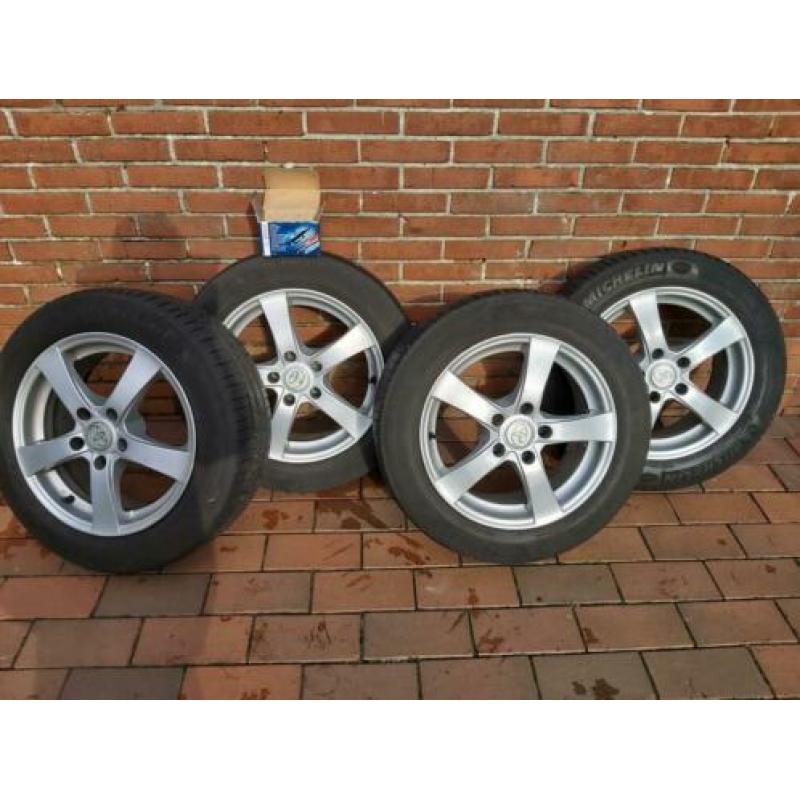 Toyota 16 inch lichtmetalen of ruilen tegen 15 inch Yaris.
