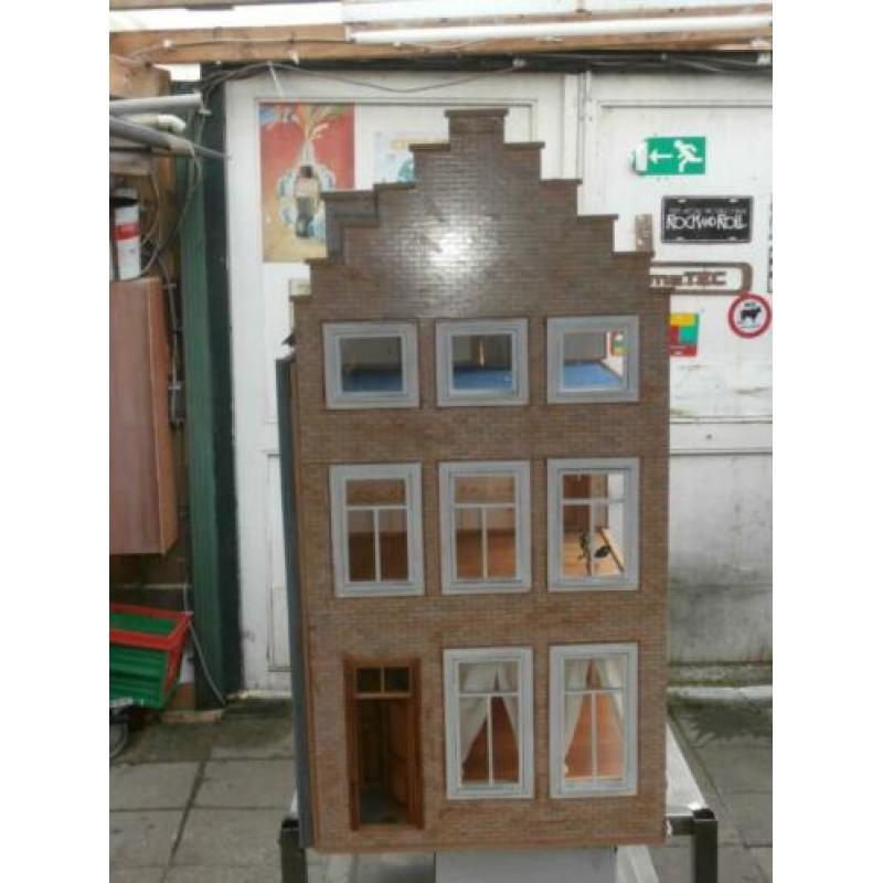 Poppenhuis Delfts grachtenpand