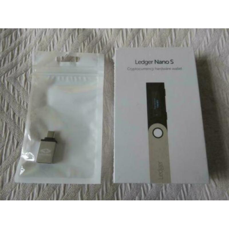 Ledger Nano S + Less is More USB Adapter Nieuw & Geseald