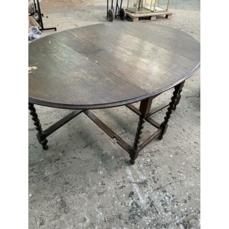 Antieke hangoor eettafel