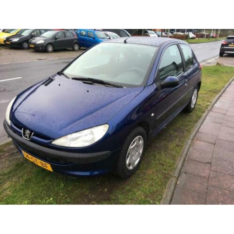 Peugeot 206 1.4 XT NW APK BJ 2001 !!!!