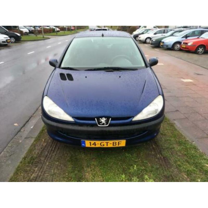 Peugeot 206 1.4 XT NW APK BJ 2001 !!!!