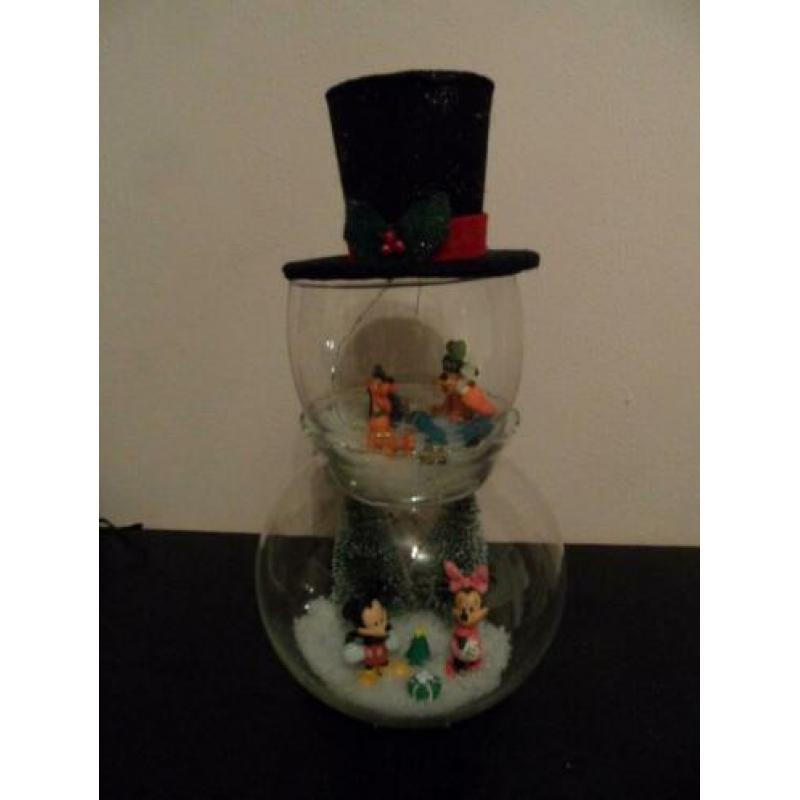leuk kerst tafereel met minnie,mickey,pluto,goofy