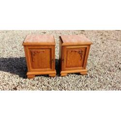595 a, 2 antiek eikenhouten nachtkastjes te koop
