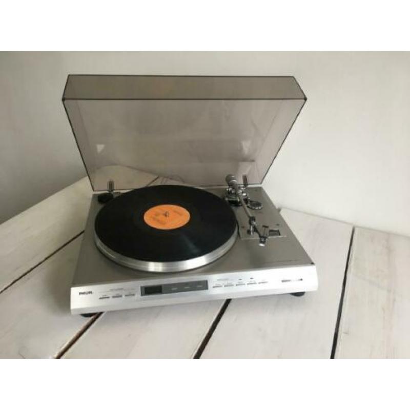 Philips F7813 platenspeler geheel nagekeken.