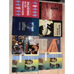 Verschillende studieboeken voor hbo social work