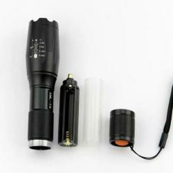 Te koop super felle led cree zaklamp 3800 lumen q250 nieuw
