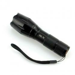 Te koop super felle led cree zaklamp 3800 lumen q250 nieuw