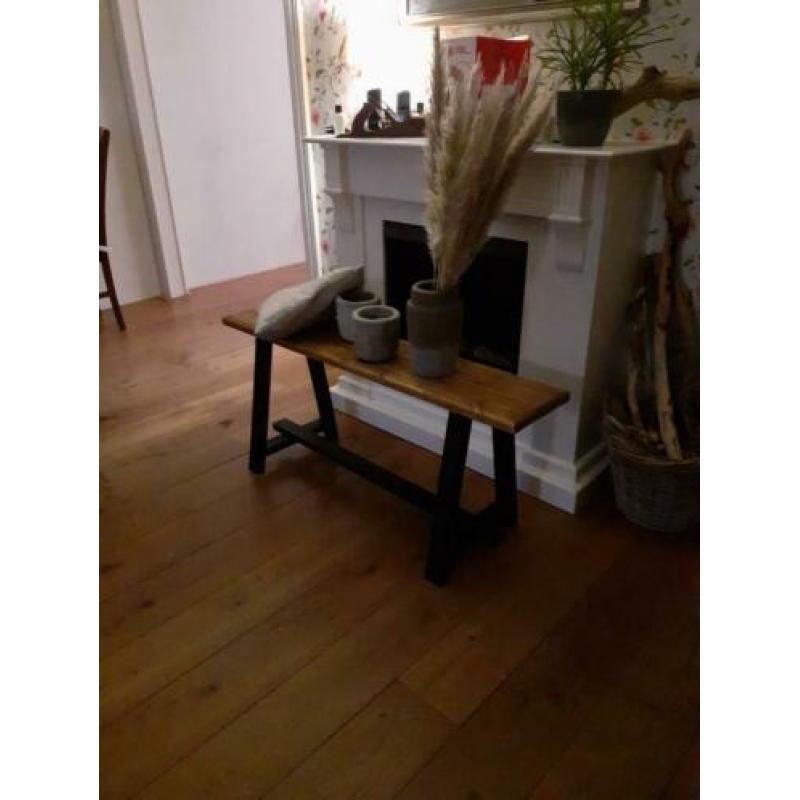Houten bankje.