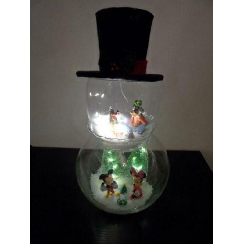 leuk kerst tafereel met minnie,mickey,pluto,goofy