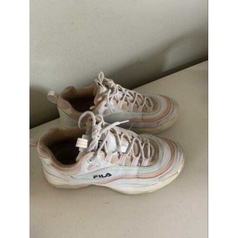 Fila Ray maat 38 (valt ruim) zo goed als nieuw