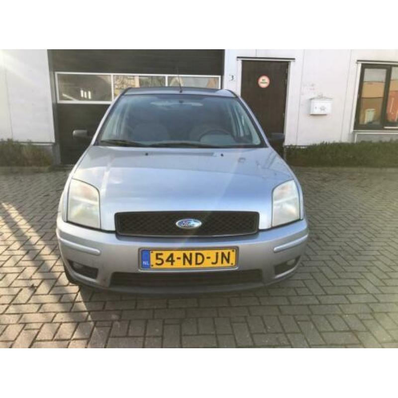 Ford Fusion + Met lichte schade! APK:12- 1.6-16V Fusion+