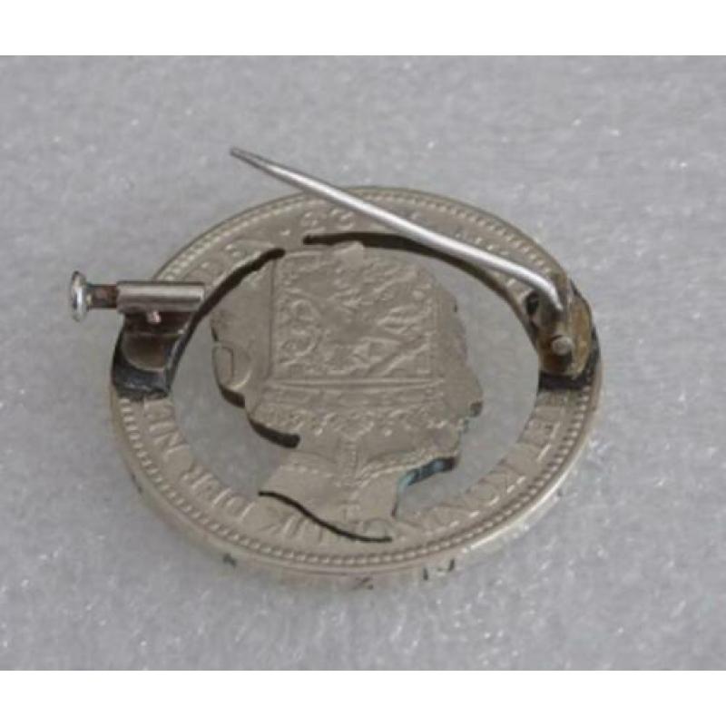 Koningin Wilhelmina-Munt (broche) uit zilveren gulden »1923«