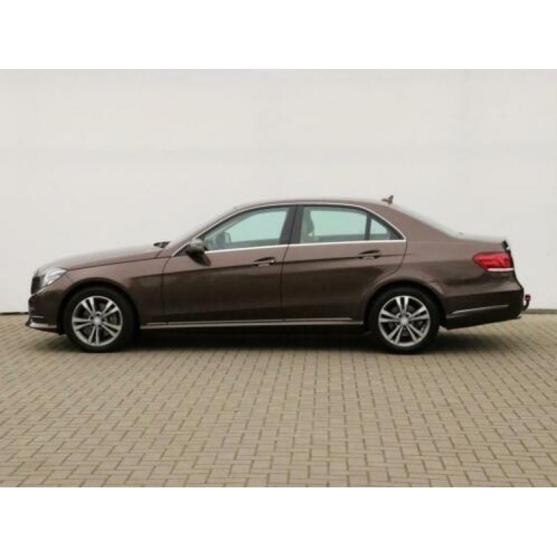 Mercedes-Benz E-Klasse 250 Avantgarde / NAVI / LEDER / PDC /