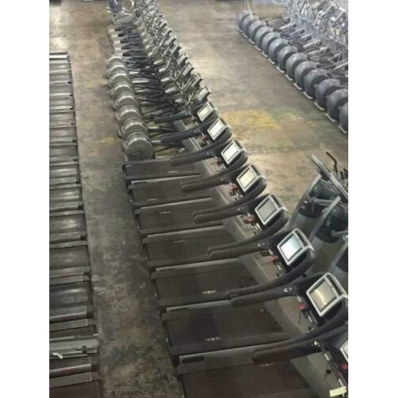 Technogym GROTE OPHEF crosstrainers loopbanden TECHNOGYM