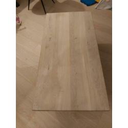 Blankeiken salontafel met stalen poten. L140xb70 h45