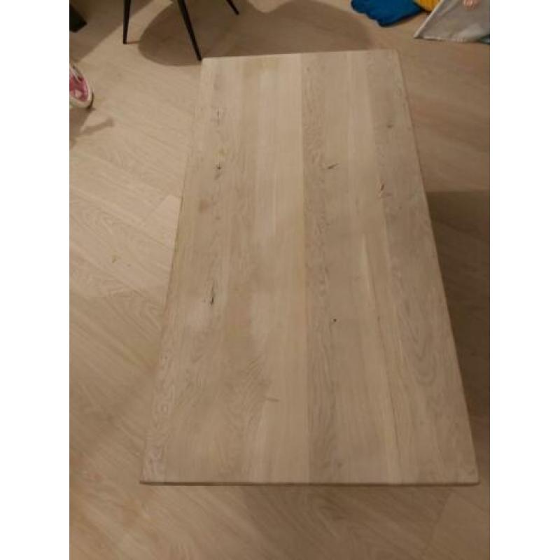 Blankeiken salontafel met stalen poten. L140xb70 h45