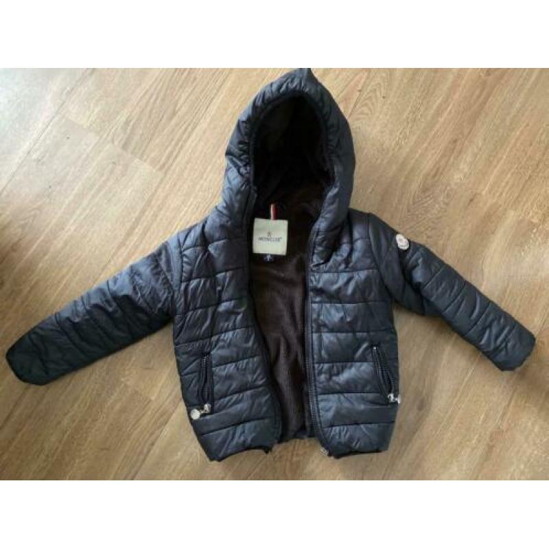 Moncler jas maat 98