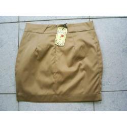 NIEUW !!! beige gevoerd kort rokje mt. 36