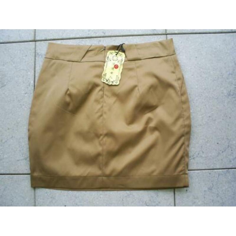NIEUW !!! beige gevoerd kort rokje mt. 36