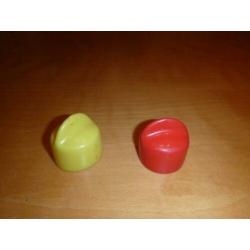 Twee vintage doppen voor op fles retro, rood en geel