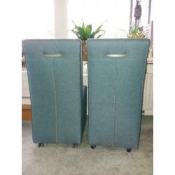 2 mooie eetkamer stoelen