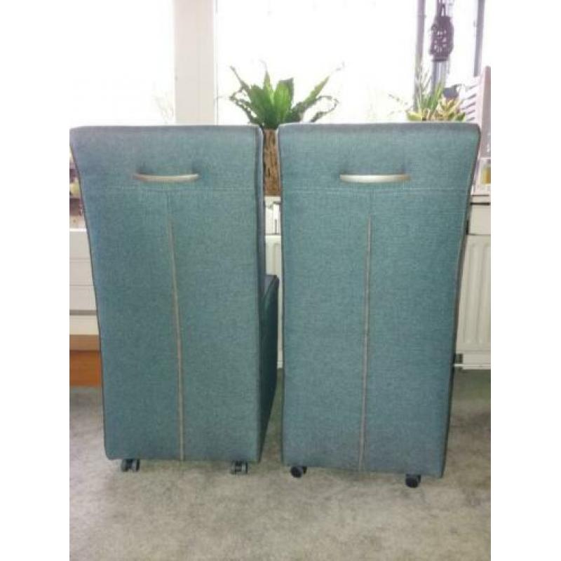 2 mooie eetkamer stoelen
