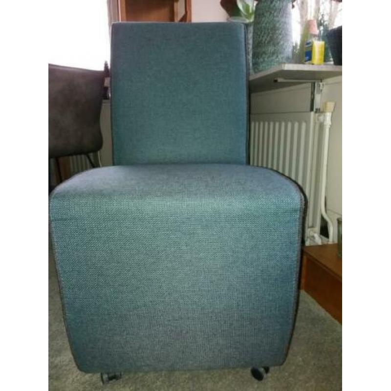 2 mooie eetkamer stoelen