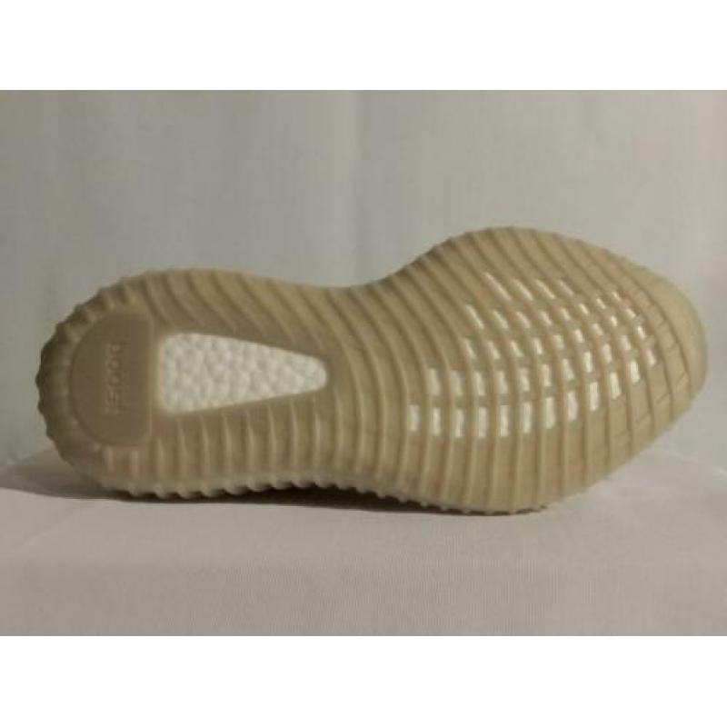 Yeezy Boost 350 V2 Tail Light maat 46 2/3