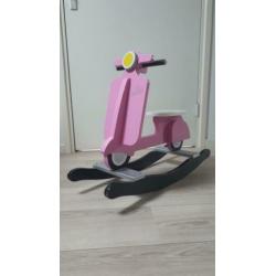 Hobbelscooter van het merk JIP.