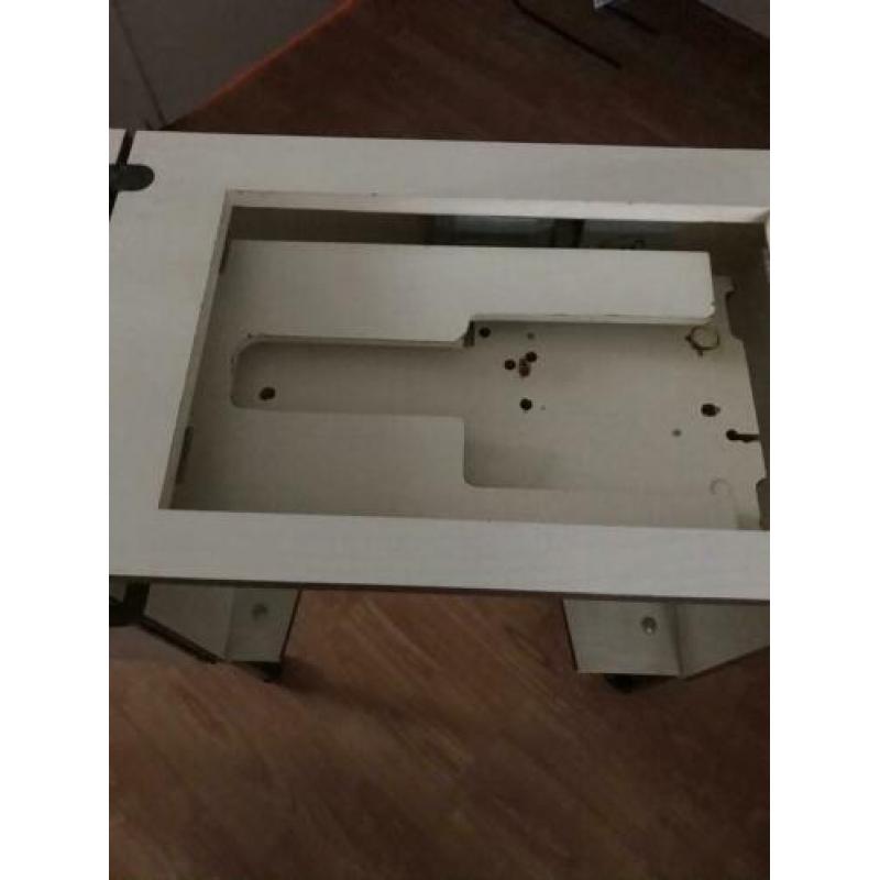 Naaimachinekast/ tafel met lift
