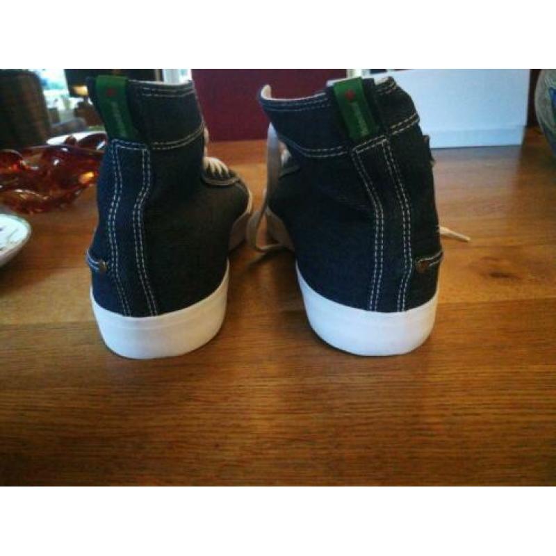 Nieuwe basketbal sneakers van Heineken Mt 42 valt als 41