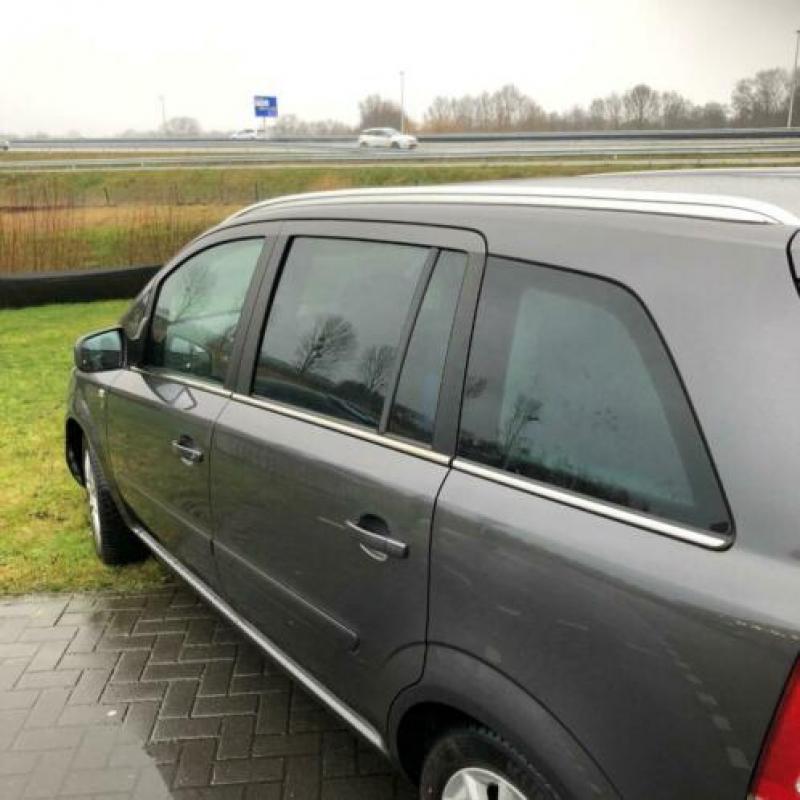 Opel Zafira 1.6 16V 85KW 2010 Grijs
