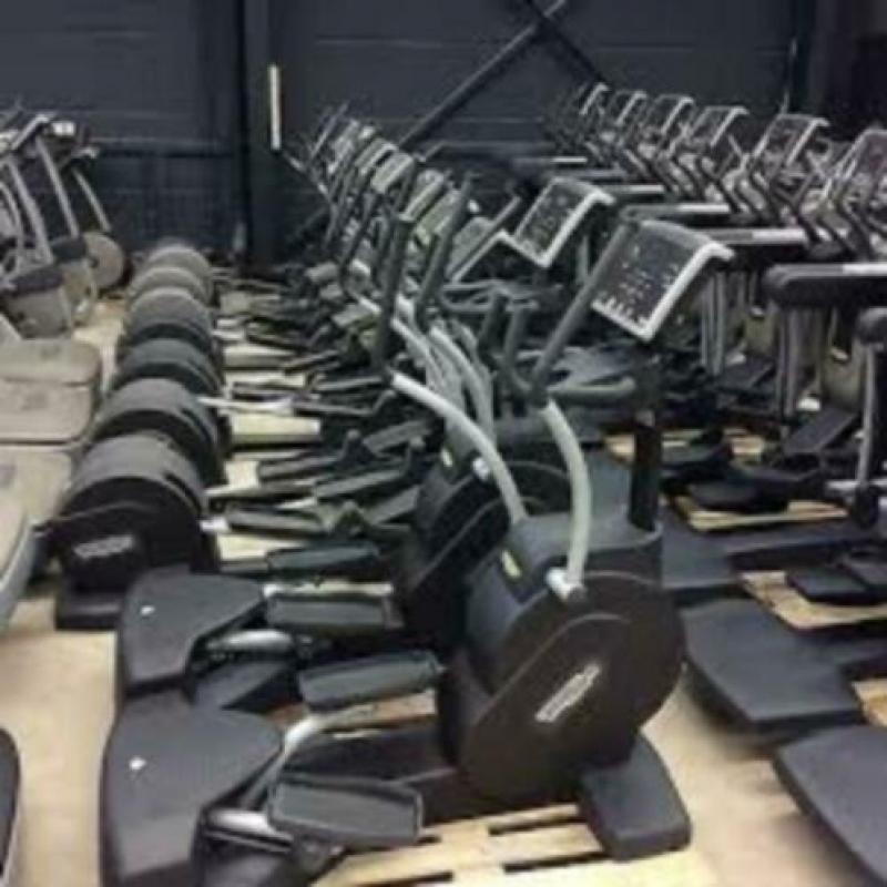 Technogym GROTE OPHEF crosstrainers loopbanden TECHNOGYM
