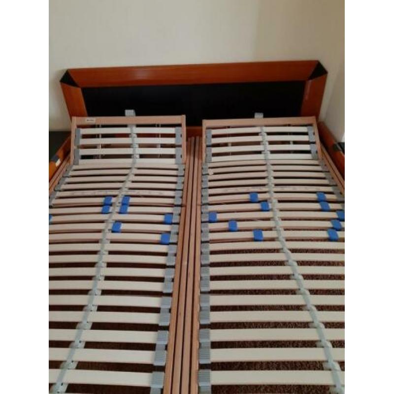 2 pers. bed incl verstelbare lattenbodems en nachtkastjes