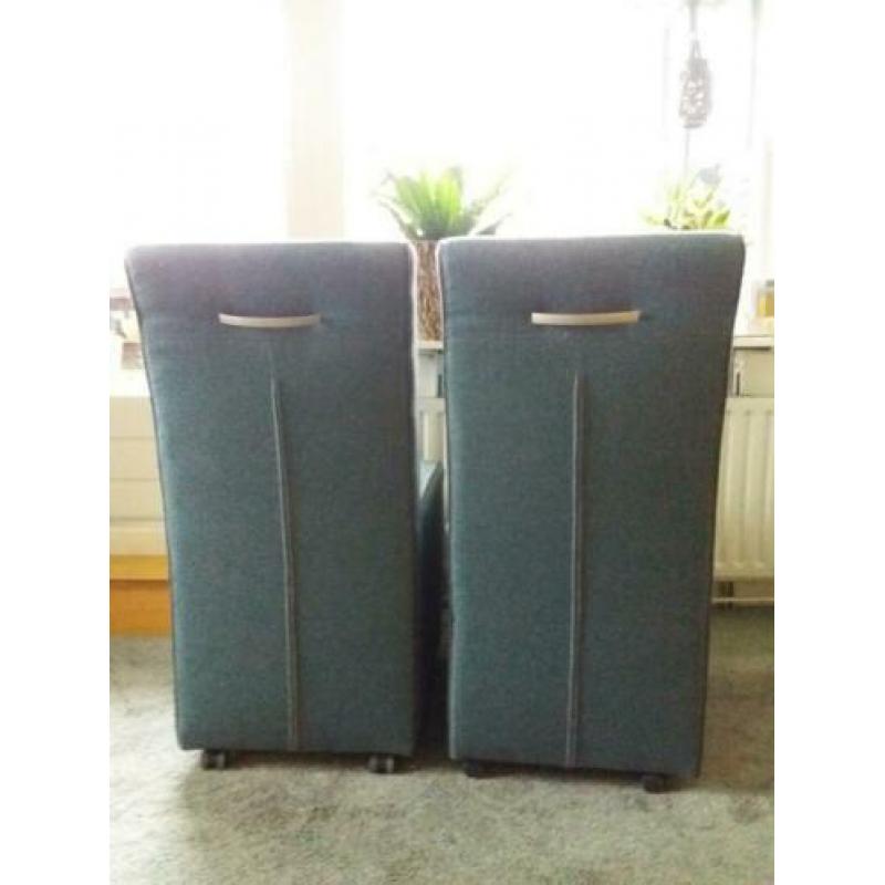 2 mooie eetkamer stoelen