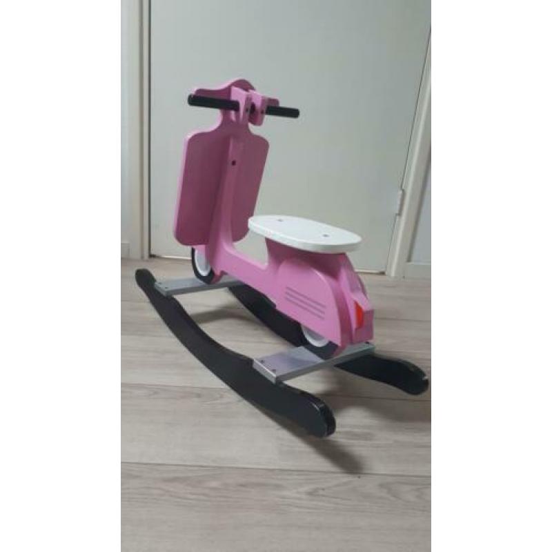 Hobbelscooter van het merk JIP.