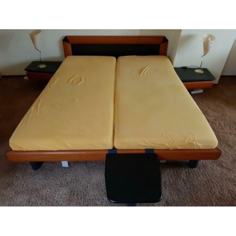 2 pers. bed incl verstelbare lattenbodems en nachtkastjes