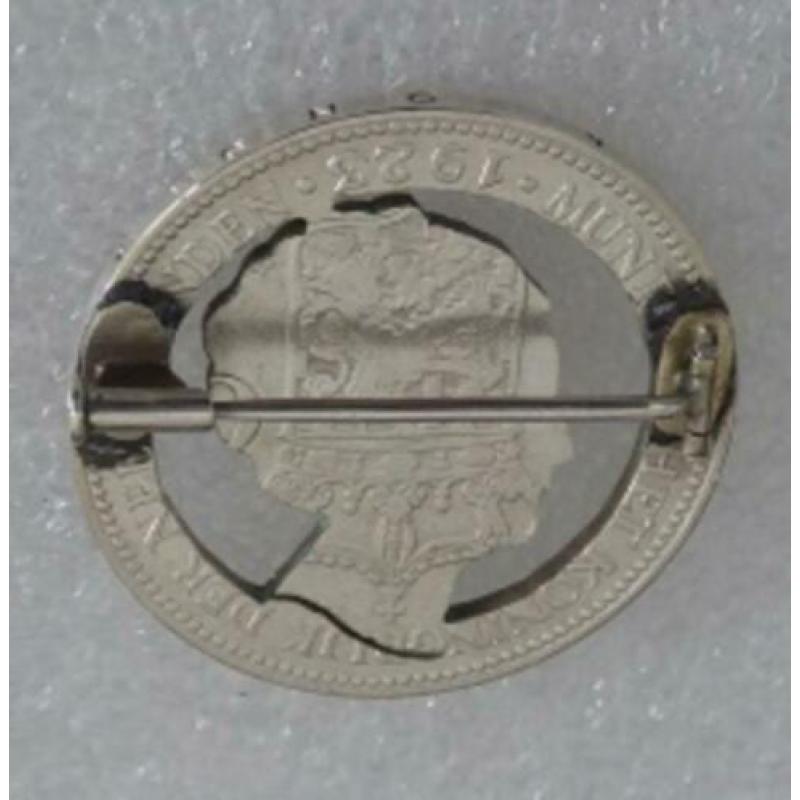 Koningin Wilhelmina-Munt (broche) uit zilveren gulden »1923«