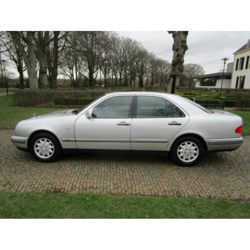 Mercedes-Benz E-Klasse 240 Elegance Airco Cruisecontrol Schu