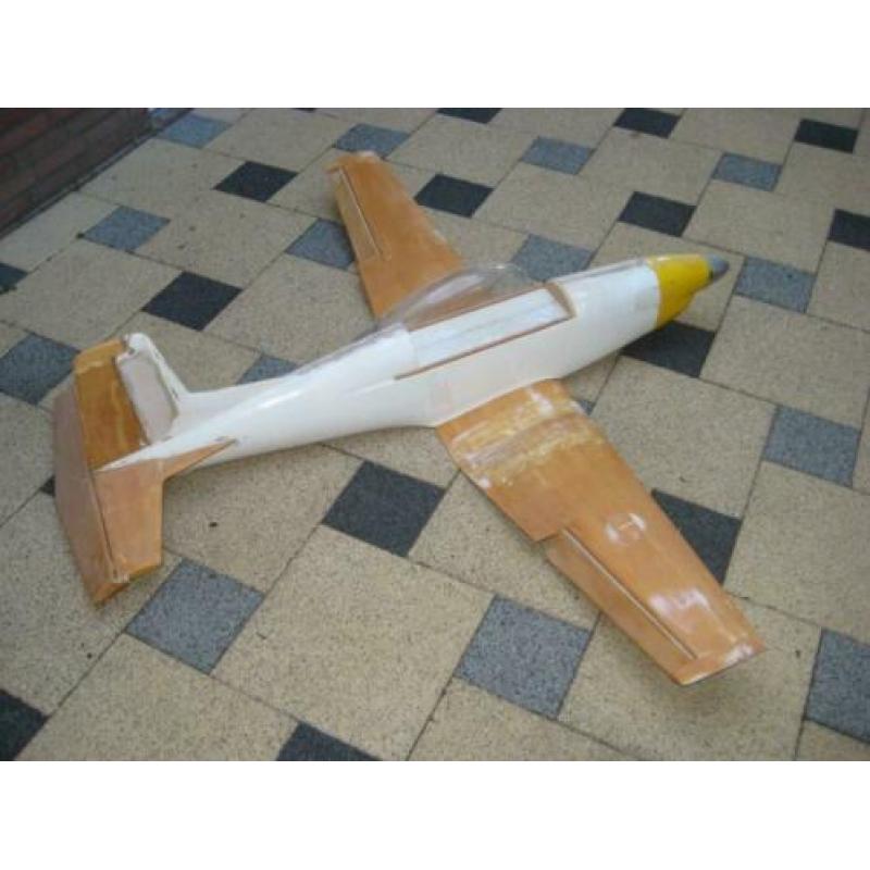 Pilatus PC7, spanwijdte 1.80