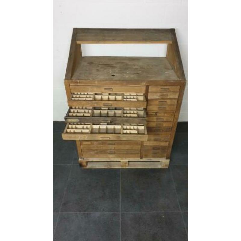 letterkast, kralenkast, drukkerskast, vintage, houten kast