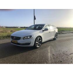 Volvo V60 D4 181 pk, 2014, wit