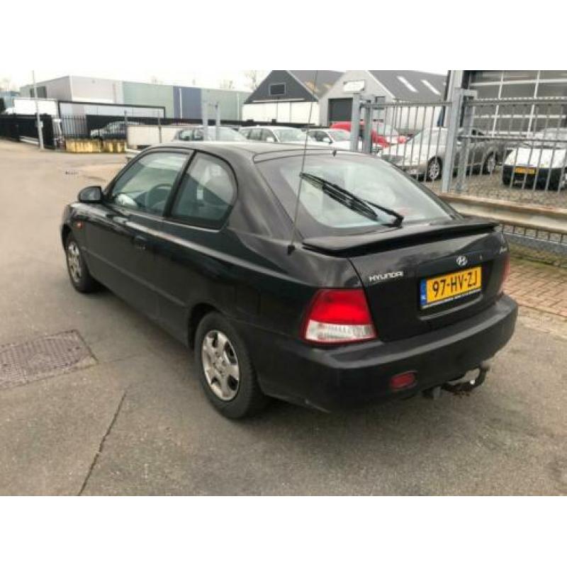 Hyundai Accent 1.3 I 3DR 2002 Zwart AIRCO elek.ram. 177dkm
