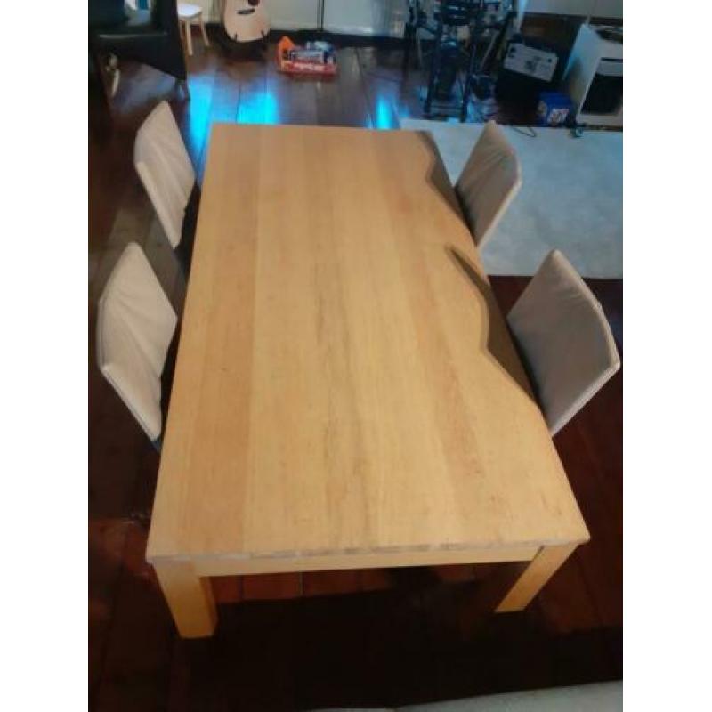 Eiken houten tafel en 4 leren stoelen