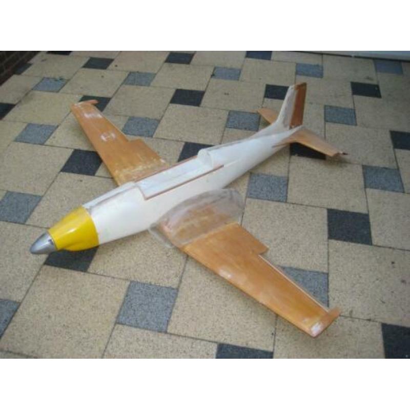 Pilatus PC7, spanwijdte 1.80