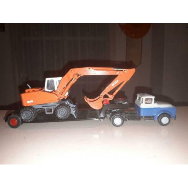 Nette oude daf torpedo met dieplader